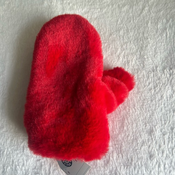 Cozy Red Mittens - Picture 5 of 6